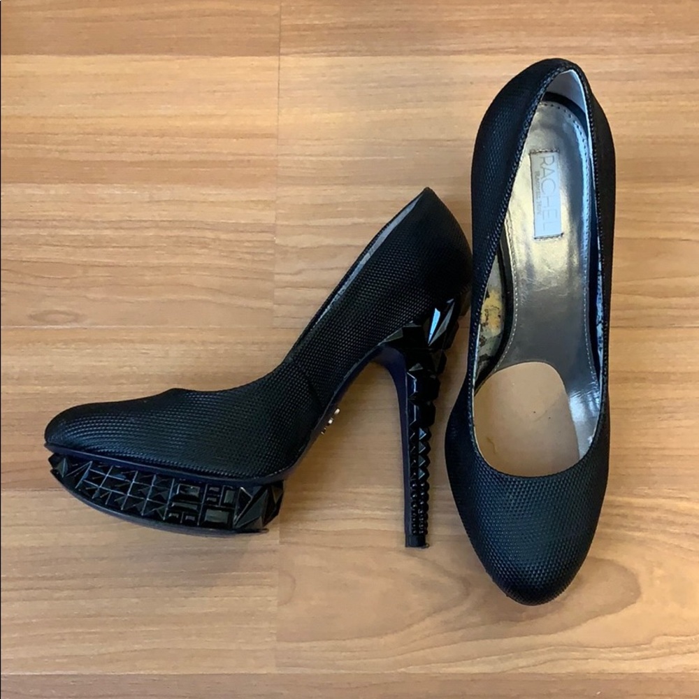 Fashionable black pumps!